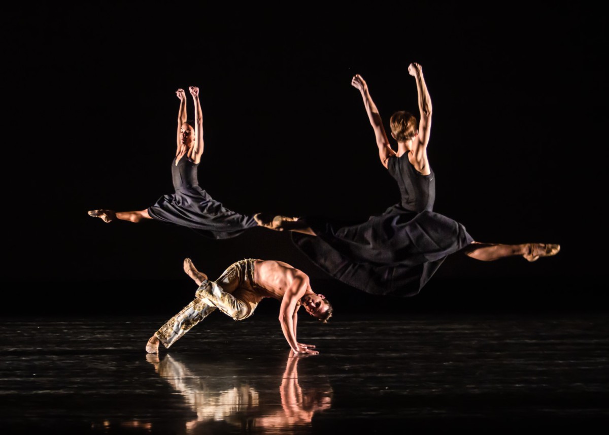 Sao Paulo Dance Company perform Nacho Duato's Gnawa: Photo Iari Davies