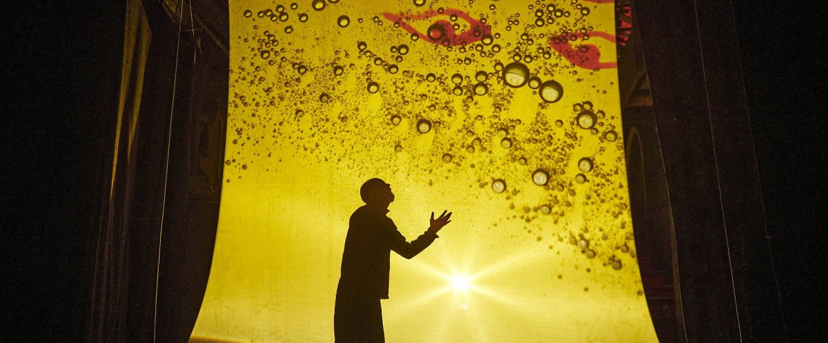 Indefinite Articles: The Magic Lamp - Photo: Andi Sapey