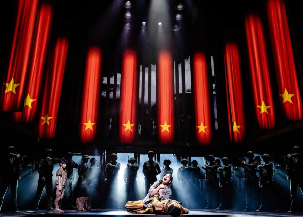 Miss Saigon - Photo: Danny Kaan.